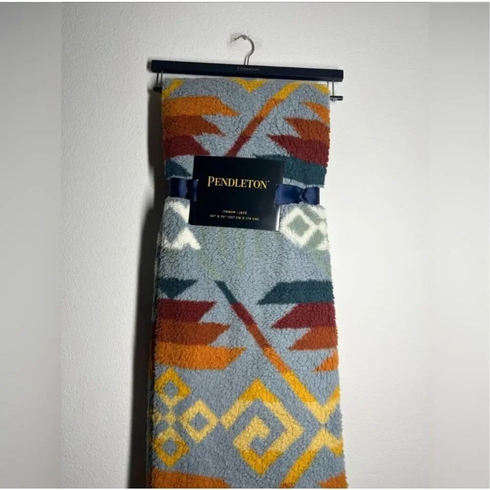 NWT Pendleton Southwestern 50"x70" Sherpa Silk Plush Throw Blanket Aztec Navajo